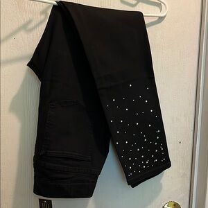 Issac mizrahi size 6 Women's black studded Jeans